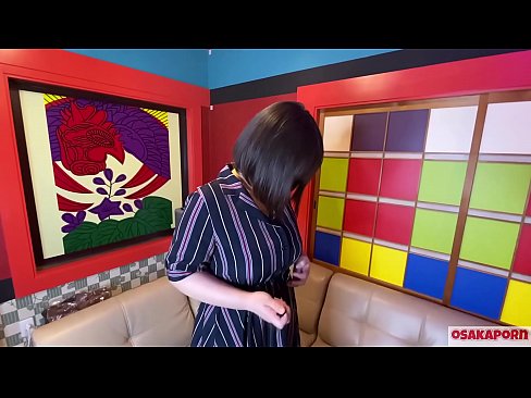 ❤️ Cutie Japanese pẹlu awọn omu nla ṣe baraenisere pẹlu awọn nkan isere ibalopọ ati pe o ni orgasm kan. O sọrọ ninu ifọrọwanilẹnuwo kan nipa iriri onibaje rẹ. Awọn ori omu nla ati obo ti o ni irun ti n kerora. Osaka onihoho ❤❌ Ohun onihoho didara ❌
